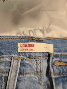 Levi's Signature Slim Fit Light Blue Denim Jeans